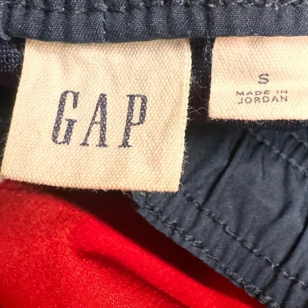 GAP Men’s American Flag Patriotic Red White Blue Lined Board Shorts. Small.